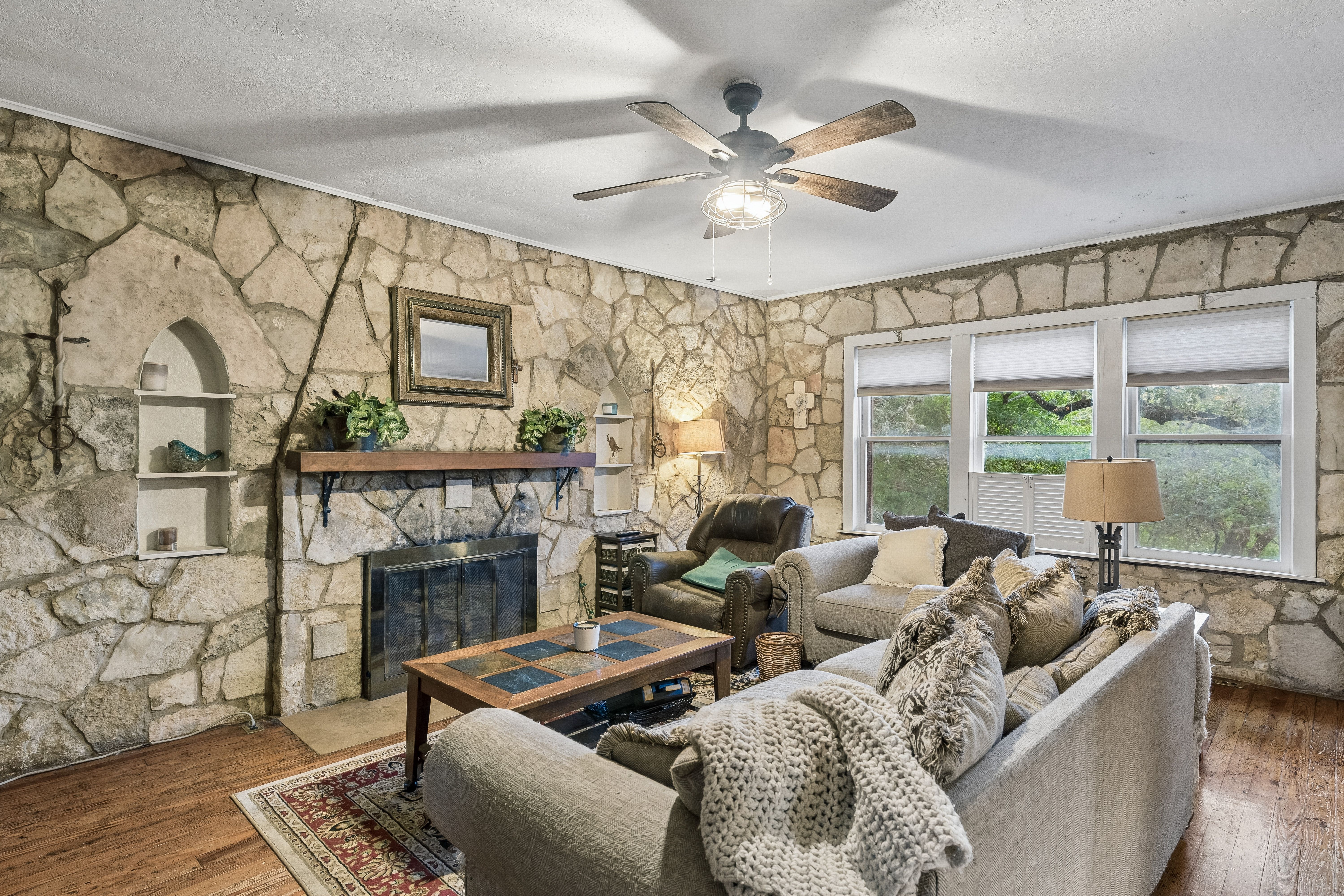  Spanish-Style Historic Woodland Retreat in Helotes - 物件實景