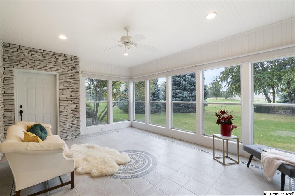 Mason City, Iowa, 50401, United States, 5 Bedrooms Bedrooms, ,4 BathroomsBathrooms,Residential,For Sale,1973709