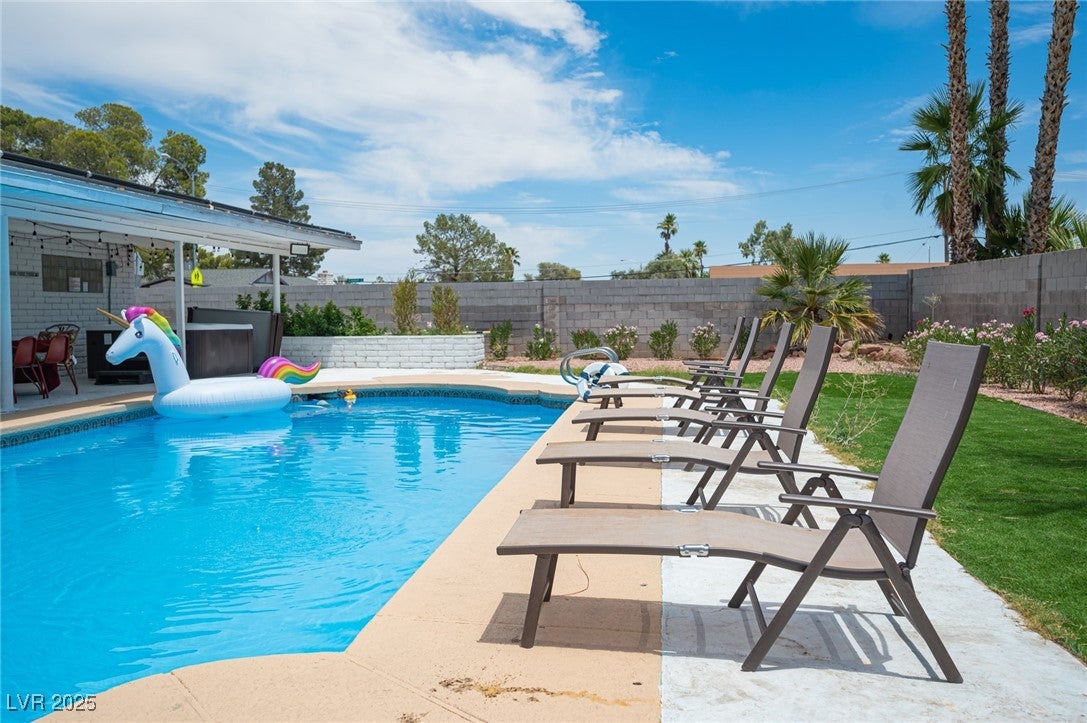 Las Vegas, Nevada, 89146, United States, 5 Bedrooms Bedrooms, ,1 BathroomBathrooms,Residential,For Sale,1881777