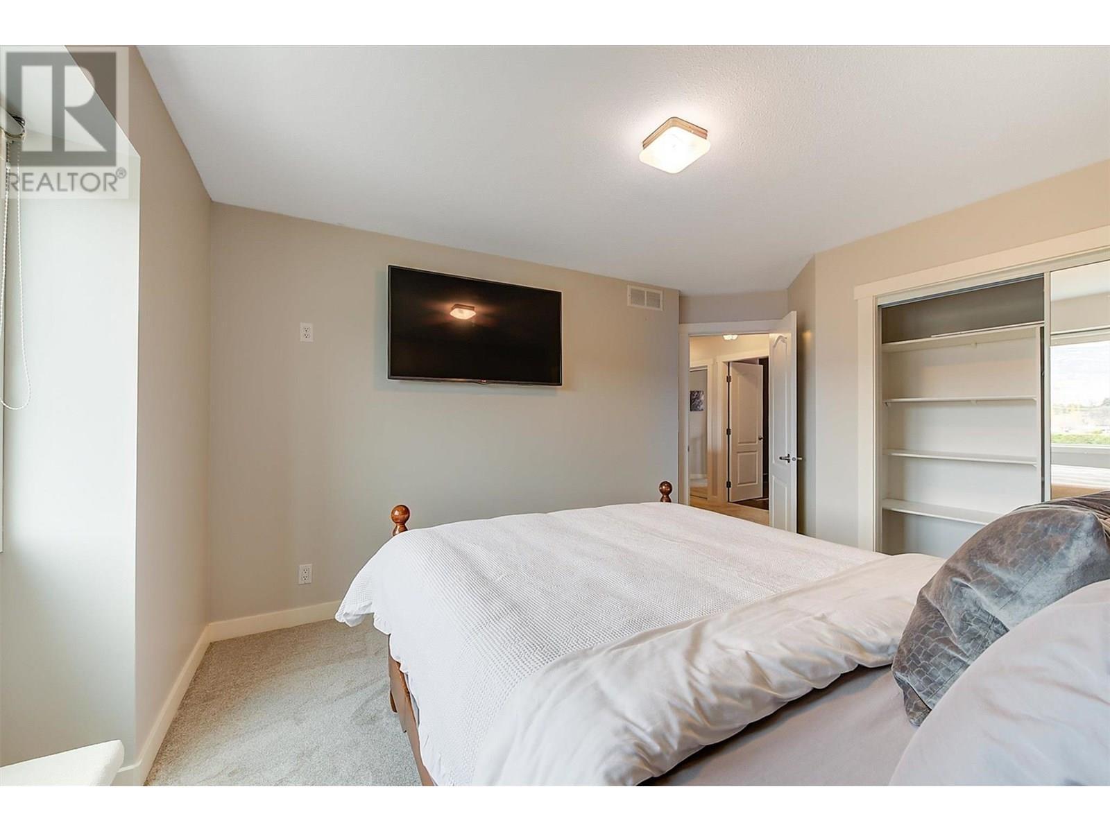 KELOWNA, British Columbia, V1V 2G6, CA, 5 Bedrooms Bedrooms, ,4 BathroomsBathrooms,Residential,For Sale,1838260