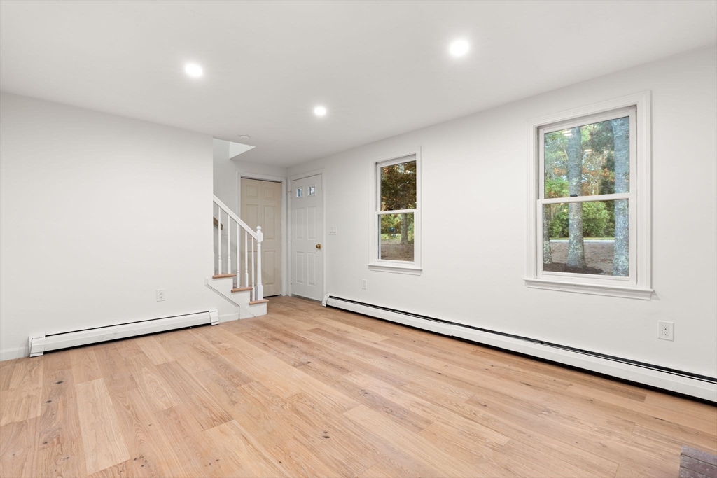 Mashpee, Massachusetts, 02649, United States, 3 Bedrooms Bedrooms, ,2 BathroomsBathrooms,Residential,For Sale,1963928