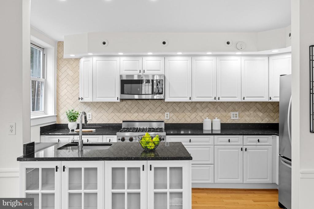 Washington, District of Columbia, 20007, United States, 4 Bedrooms Bedrooms, ,3 BathroomsBathrooms,Residential,For Sale,1975230