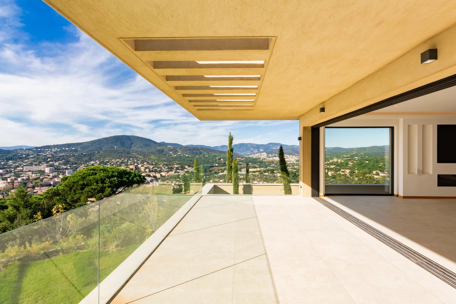 Sainte-Maxime, Provence-Alpes-Côte d’Azur, 83120, FR, 5 Bedrooms Bedrooms, ,5 BathroomsBathrooms,Residential,For Sale,1395369