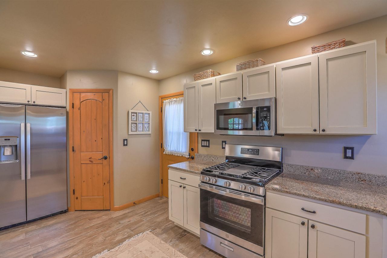 Corrales, New Mexico, 87048, United States, 2 Bedrooms Bedrooms, ,3 BathroomsBathrooms,Residential,For Sale,1838092