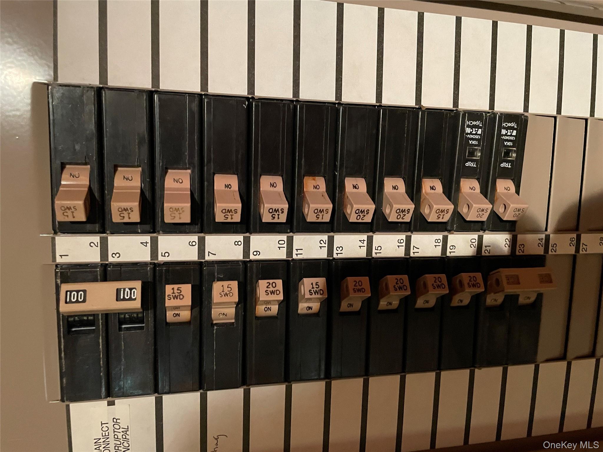 North Babylon, New York, 11703, United States, 3 Bedrooms Bedrooms, ,1 BathroomBathrooms,Residential,For Sale,1990233