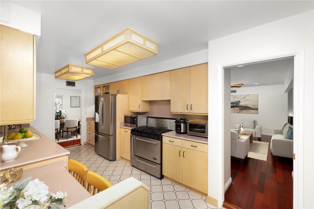 Arcadia, California, 91007, United States, 3 Bedrooms Bedrooms, ,2 BathroomsBathrooms,Residential,For Sale,1989649