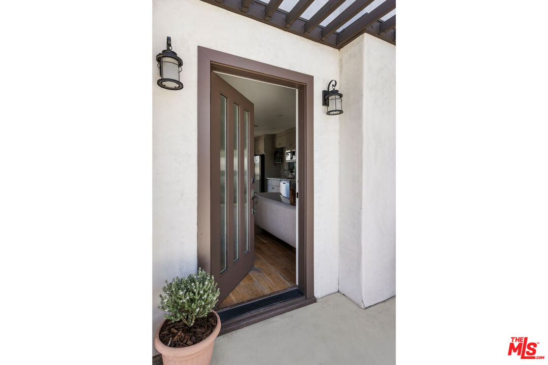 Los Angeles, California, 90042, United States, 1 Bedroom Bedrooms, ,2 BathroomsBathrooms,Residential,For Sale,1828163