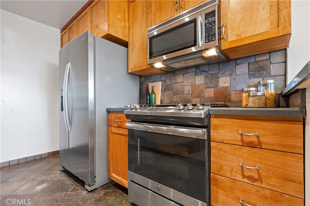 Santa Monica, California, 90403, United States, 2 Bedrooms Bedrooms, ,2 BathroomsBathrooms,Residential,For Sale,1990936