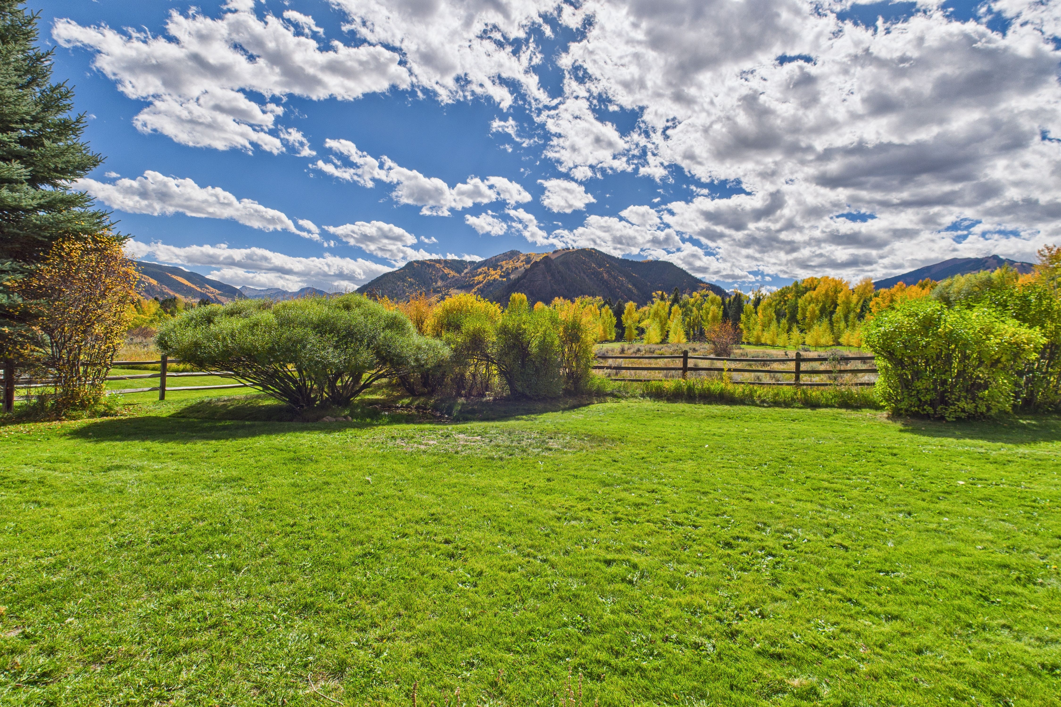  Views from Independence Pass to Buttermilk Mountain - 物件實景