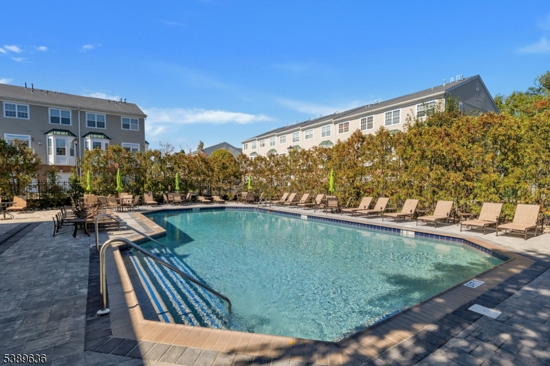 Belleville Twp., New Jersey, 07109, United States, 2 Bedrooms Bedrooms, ,3 BathroomsBathrooms,Residential,For Sale,1960991