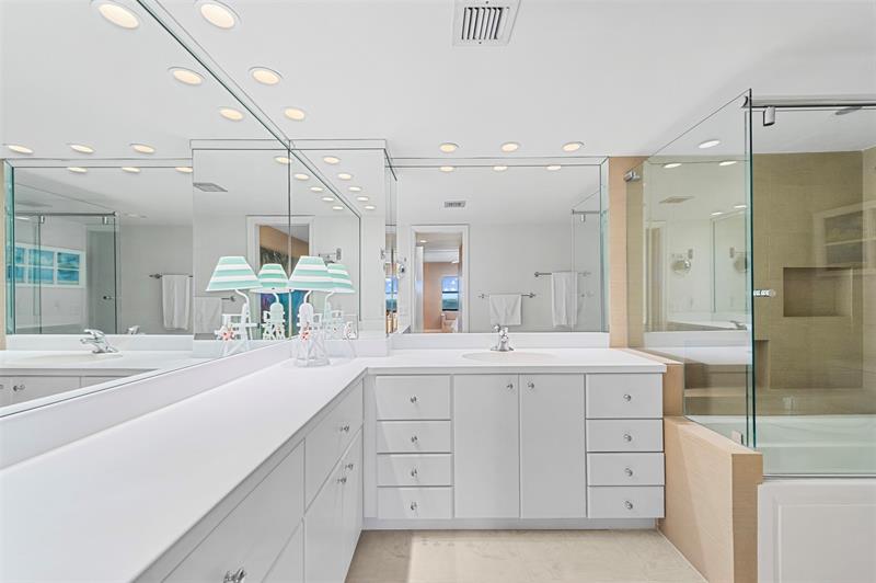 Fort Lauderdale, Florida, 33305, United States, 2 Bedrooms Bedrooms, ,2 BathroomsBathrooms,Residential,For Sale,1867029