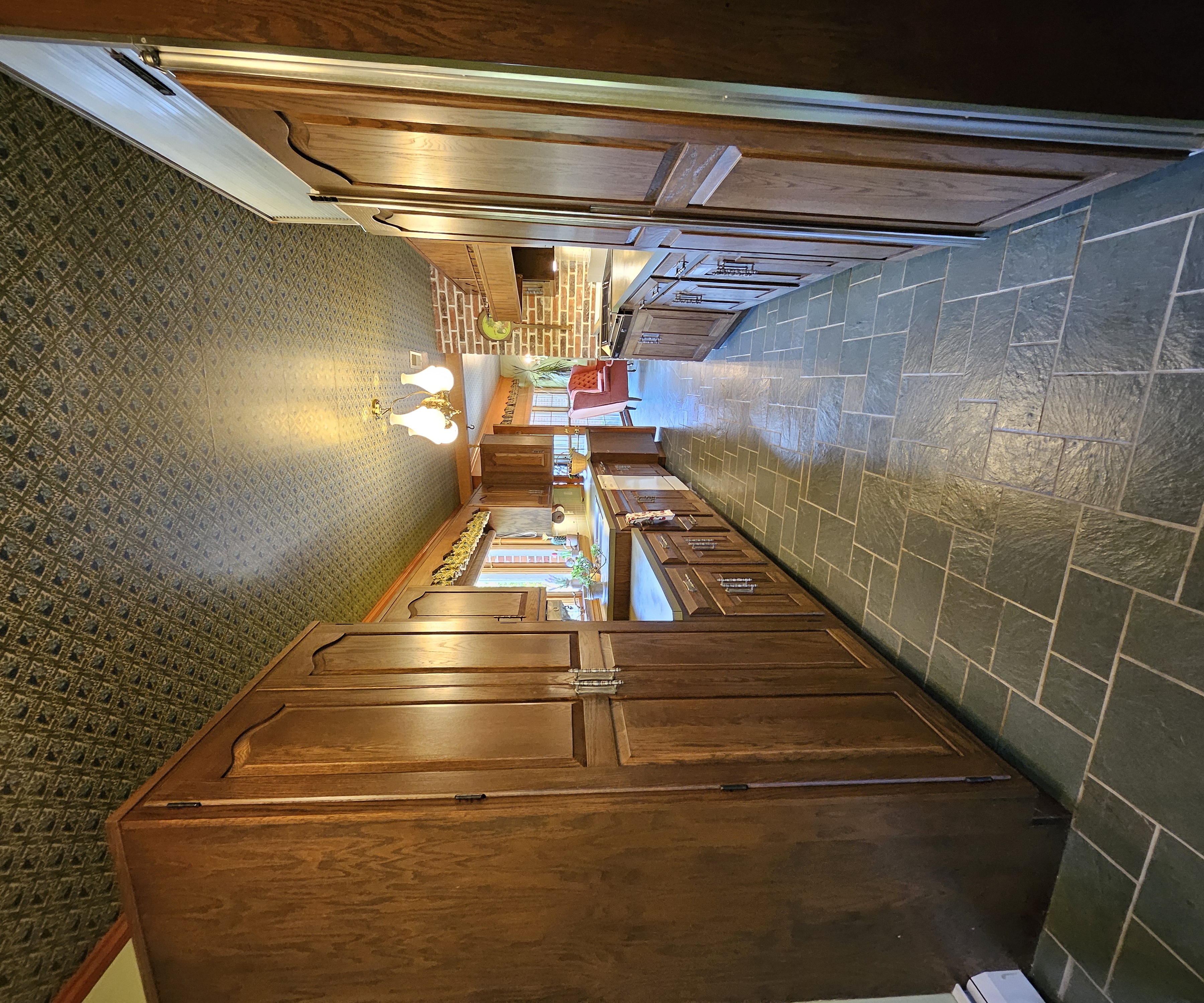 Hannibal, Missouri, 63401, United States, 3 Bedrooms Bedrooms, ,2 BathroomsBathrooms,Residential,For Sale,1981239