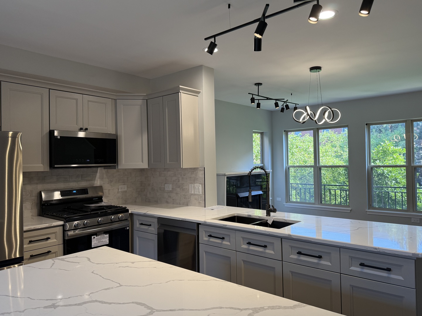 Chicago, Illinois, 60610, United States, 3 Bedrooms Bedrooms, ,3 BathroomsBathrooms,Residential,For Sale,1928637