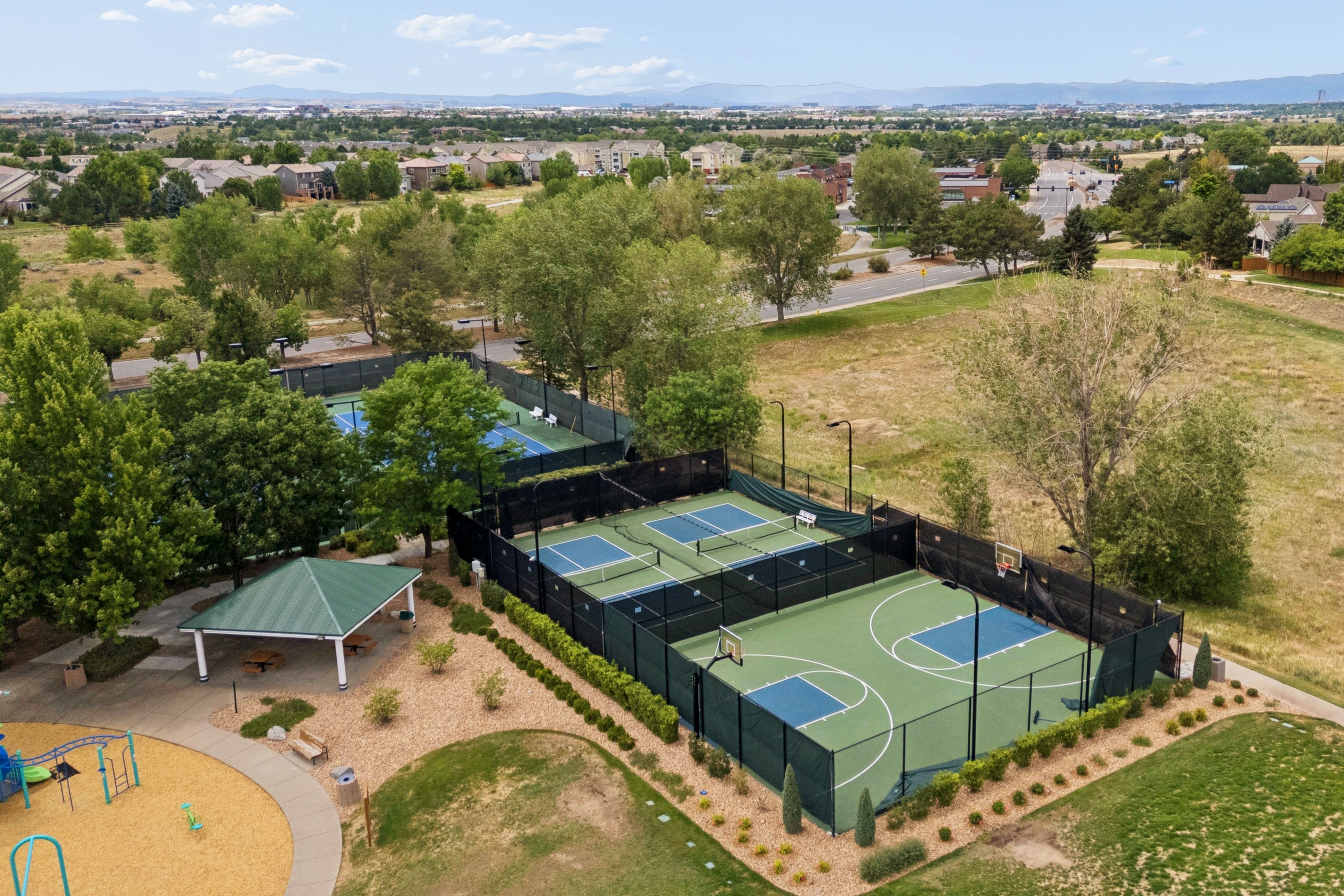  Nestled on a cul-de-sac in the sought-after Piney Creek neighborhood, - 物件實景