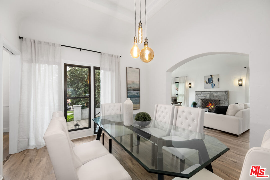 Beverly Hills, California, 90211, United States, 3 Bedrooms Bedrooms, ,2 BathroomsBathrooms,Residential,For Sale,1895625