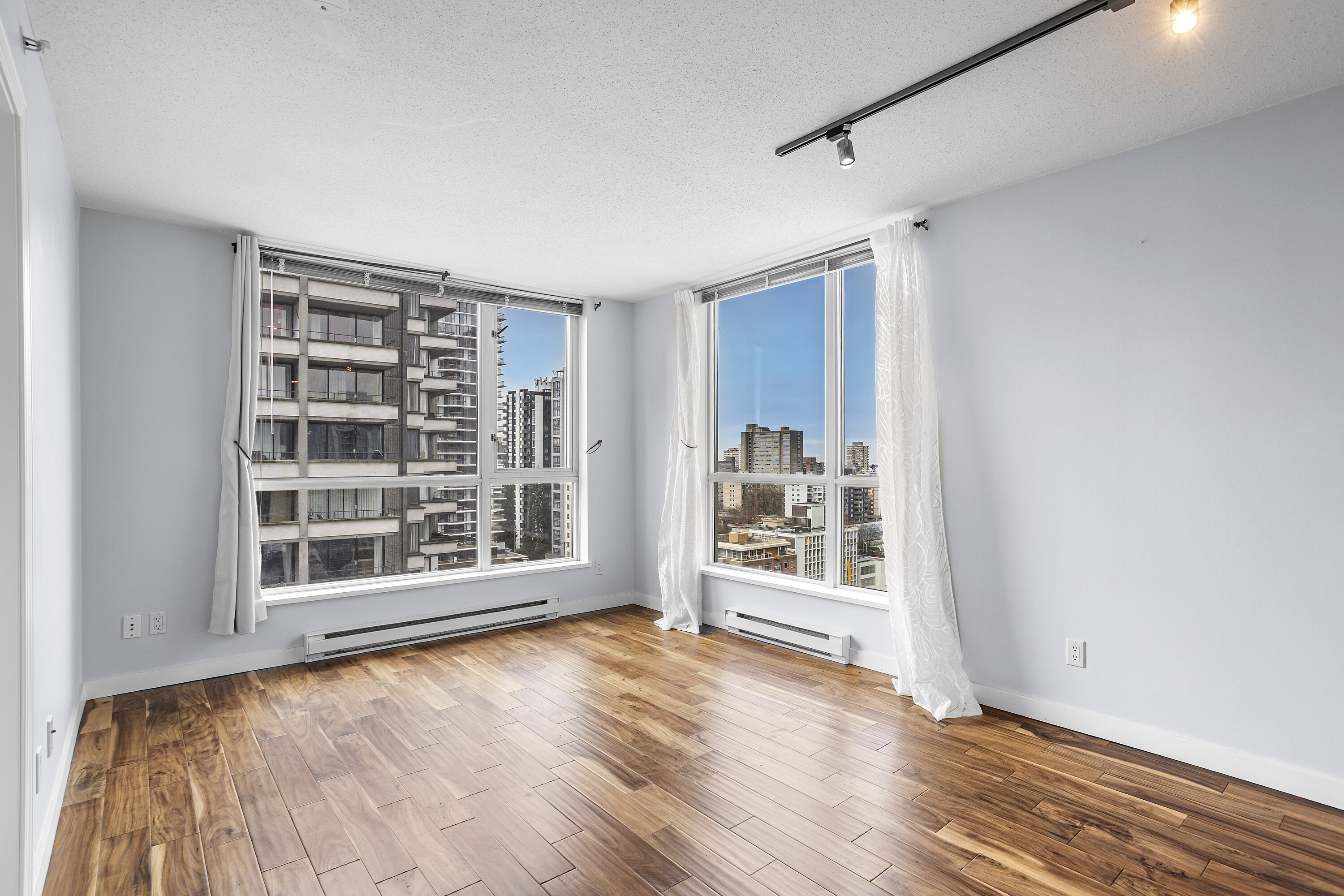  Downtown One Bedroom & Two Den - 物件實景