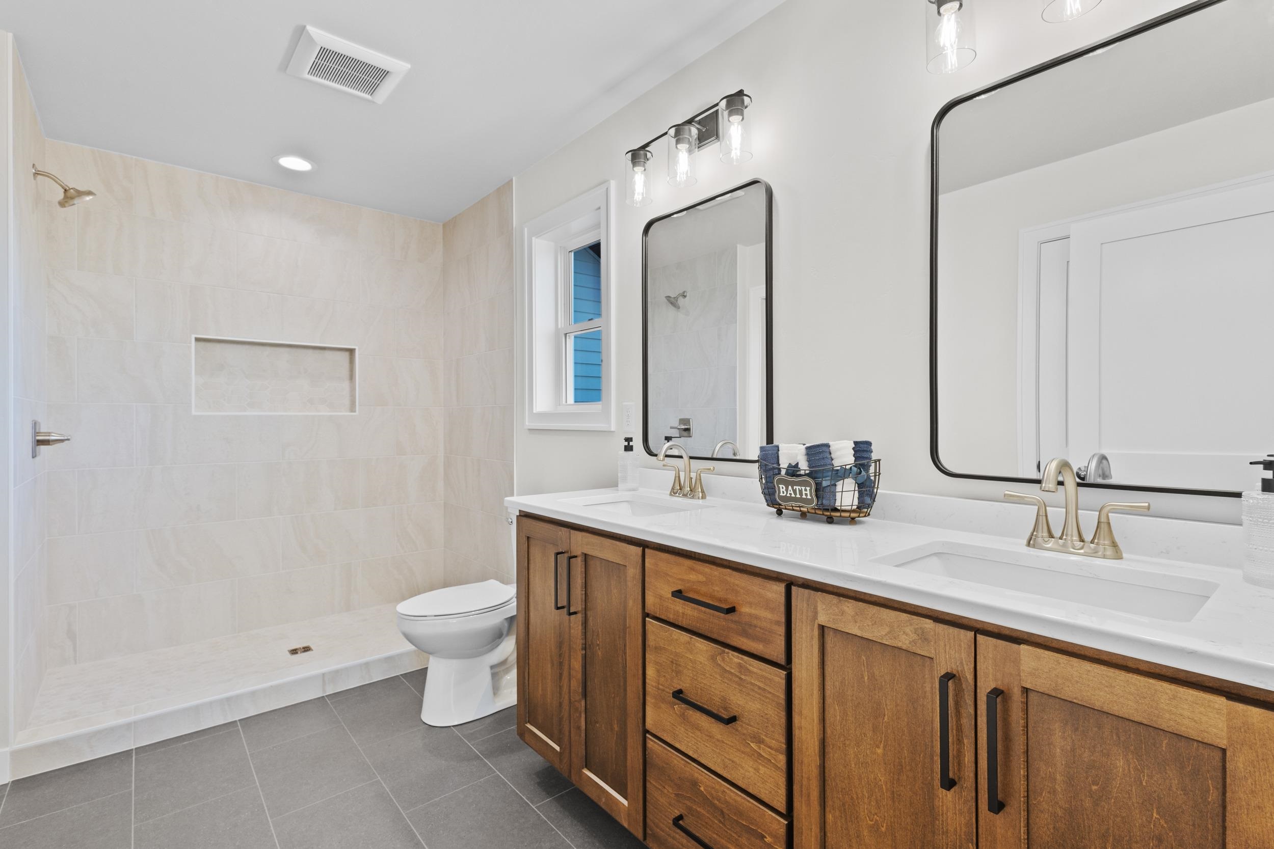 DE PERE, Wisconsin, 54115, United States, 3 Bedrooms Bedrooms, ,3 BathroomsBathrooms,Residential,For Sale,1967985