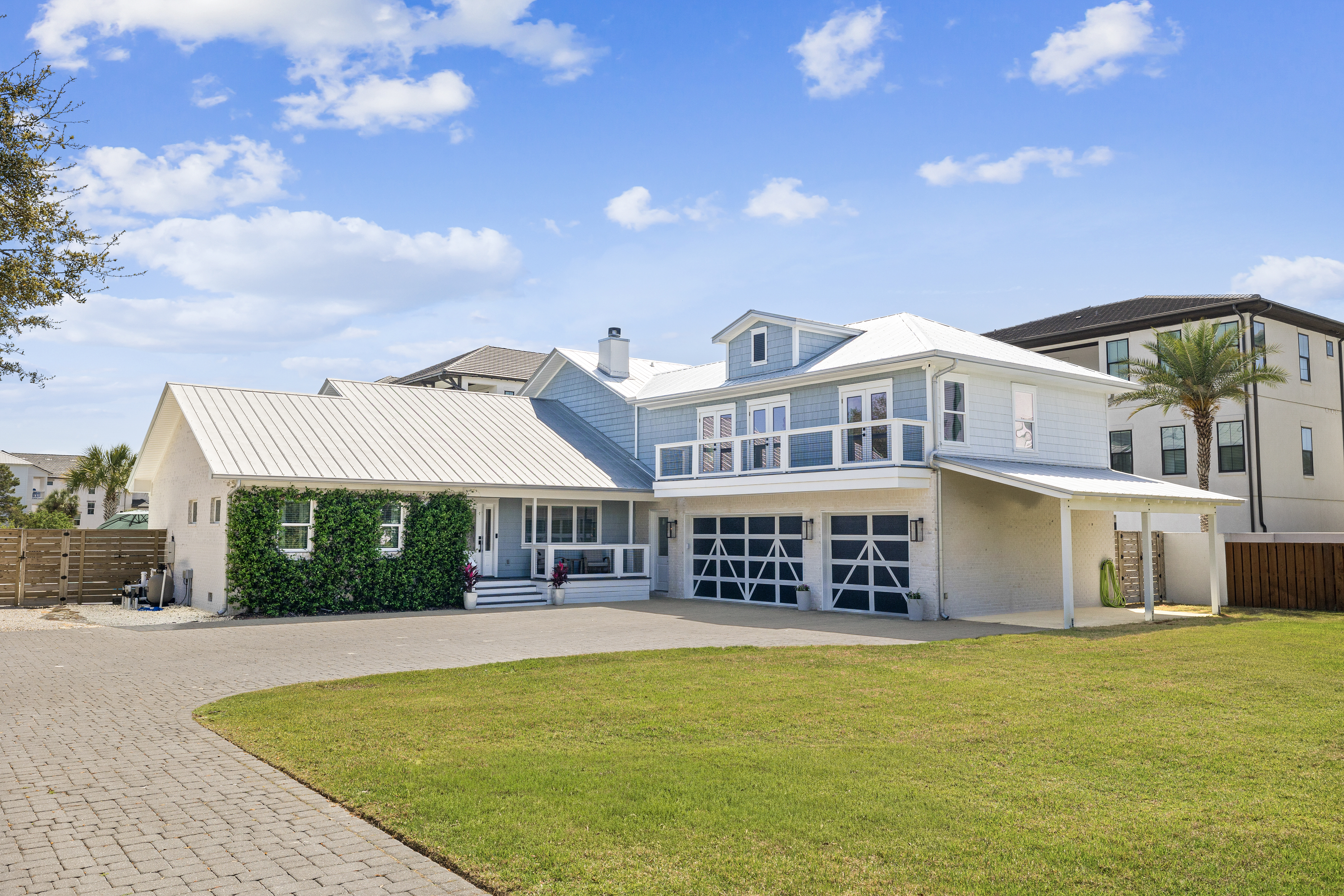  Completely Renovated Home On Half-Acre Lot Near Gulf Place - 物件實景