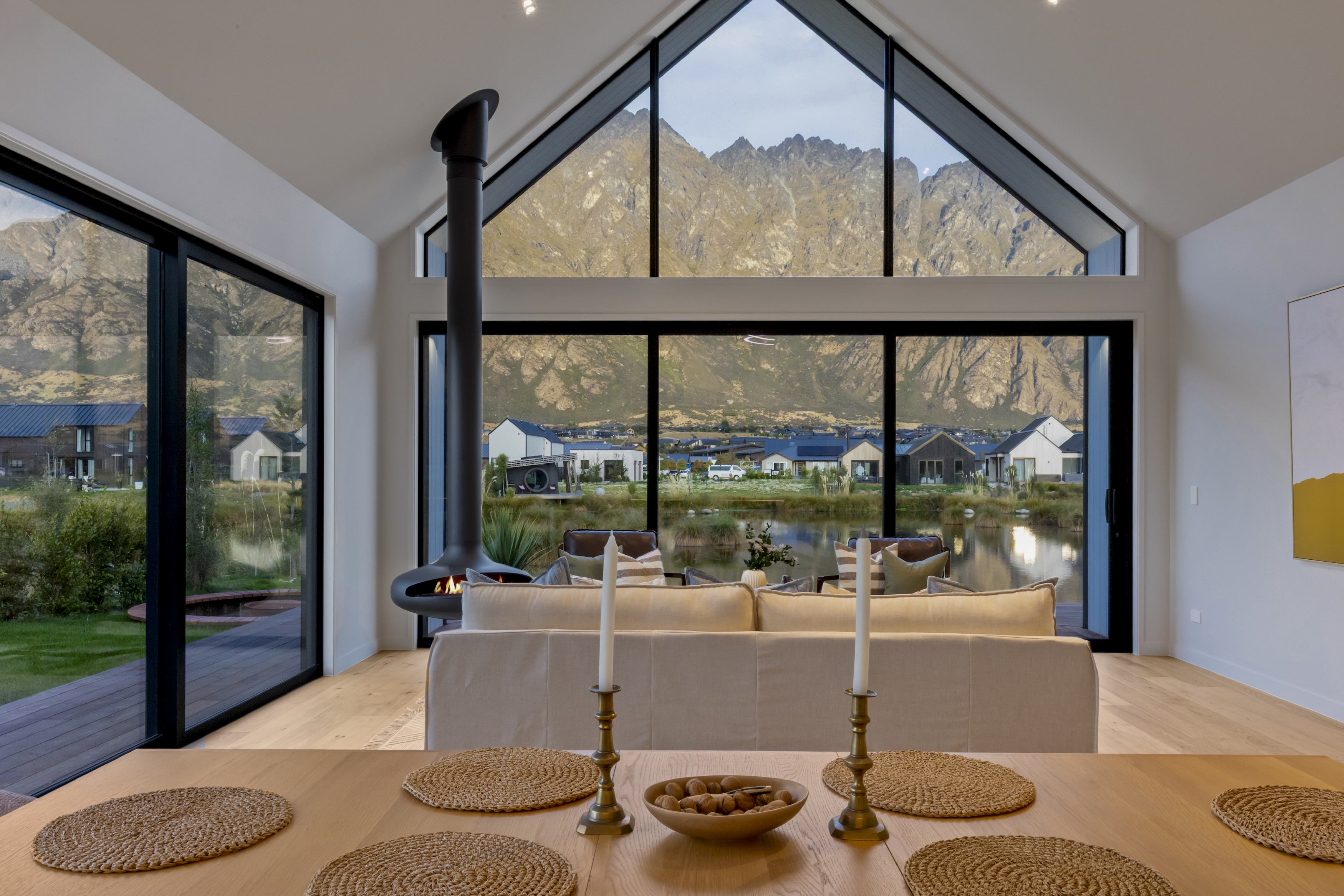  Luxury Waterfront Living in Jack’s Point - 物件實景