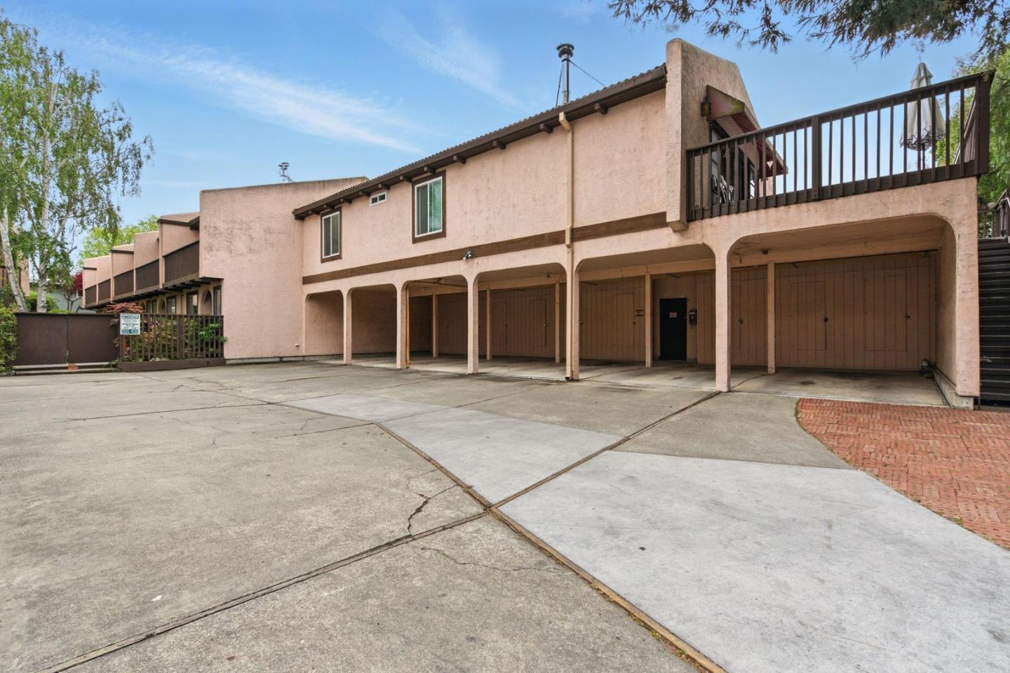 Redwood City, California, 94061, United States, 2 Bedrooms Bedrooms, ,2 BathroomsBathrooms,Residential,For Sale,1939349