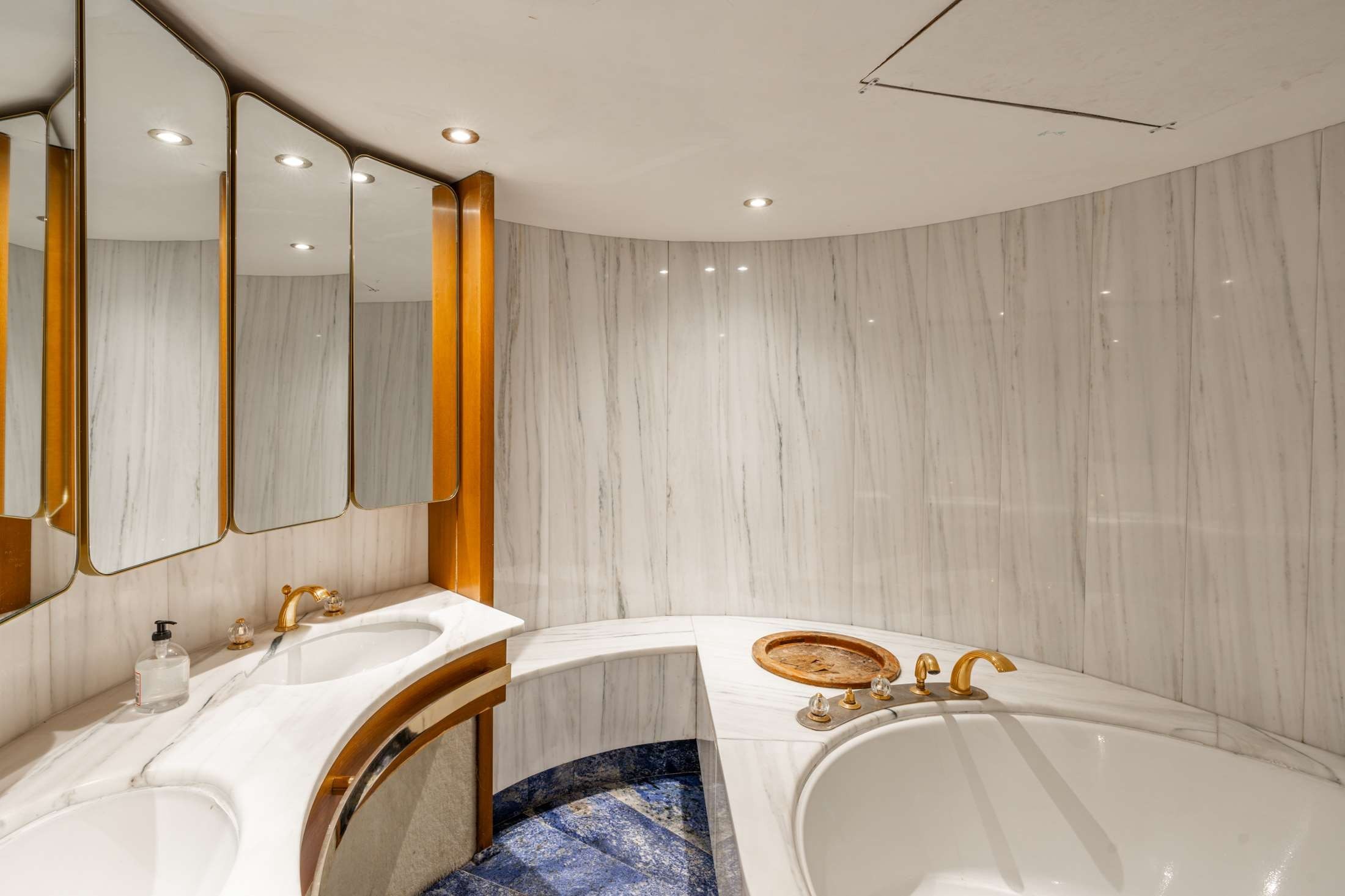 Monte Carlo Star, Wide apartement to renovate in the Carré d