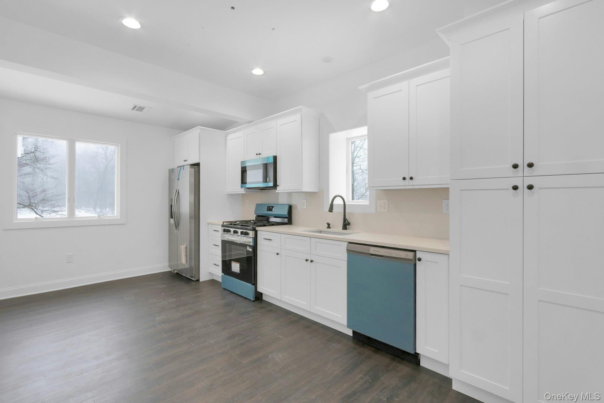 Valley Cottage, New York, 10989, United States, 4 Bedrooms Bedrooms, ,3 BathroomsBathrooms,Residential,For Sale,2005431