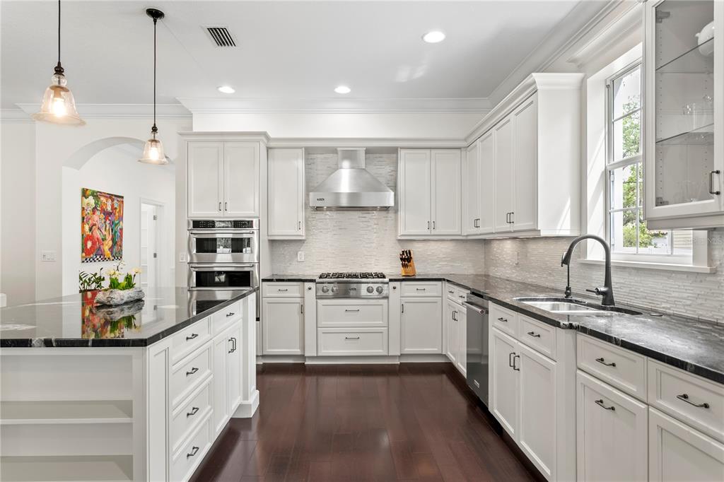 Tampa, Florida, 33629, United States, 4 Bedrooms Bedrooms, ,4 BathroomsBathrooms,Residential,For Sale,1885356