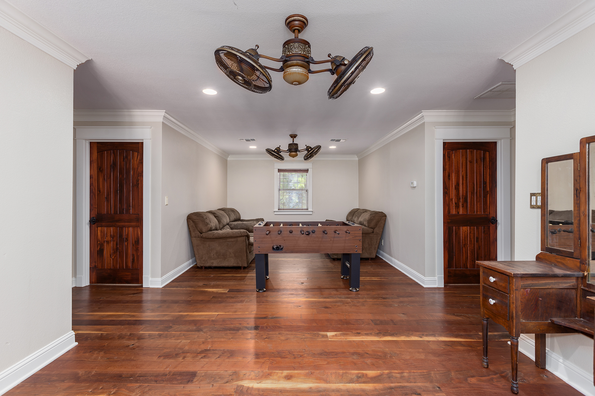 Bronson, Texas, 75930, United States, 5 Bedrooms Bedrooms, ,4 BathroomsBathrooms,Residential,For Sale,1944526