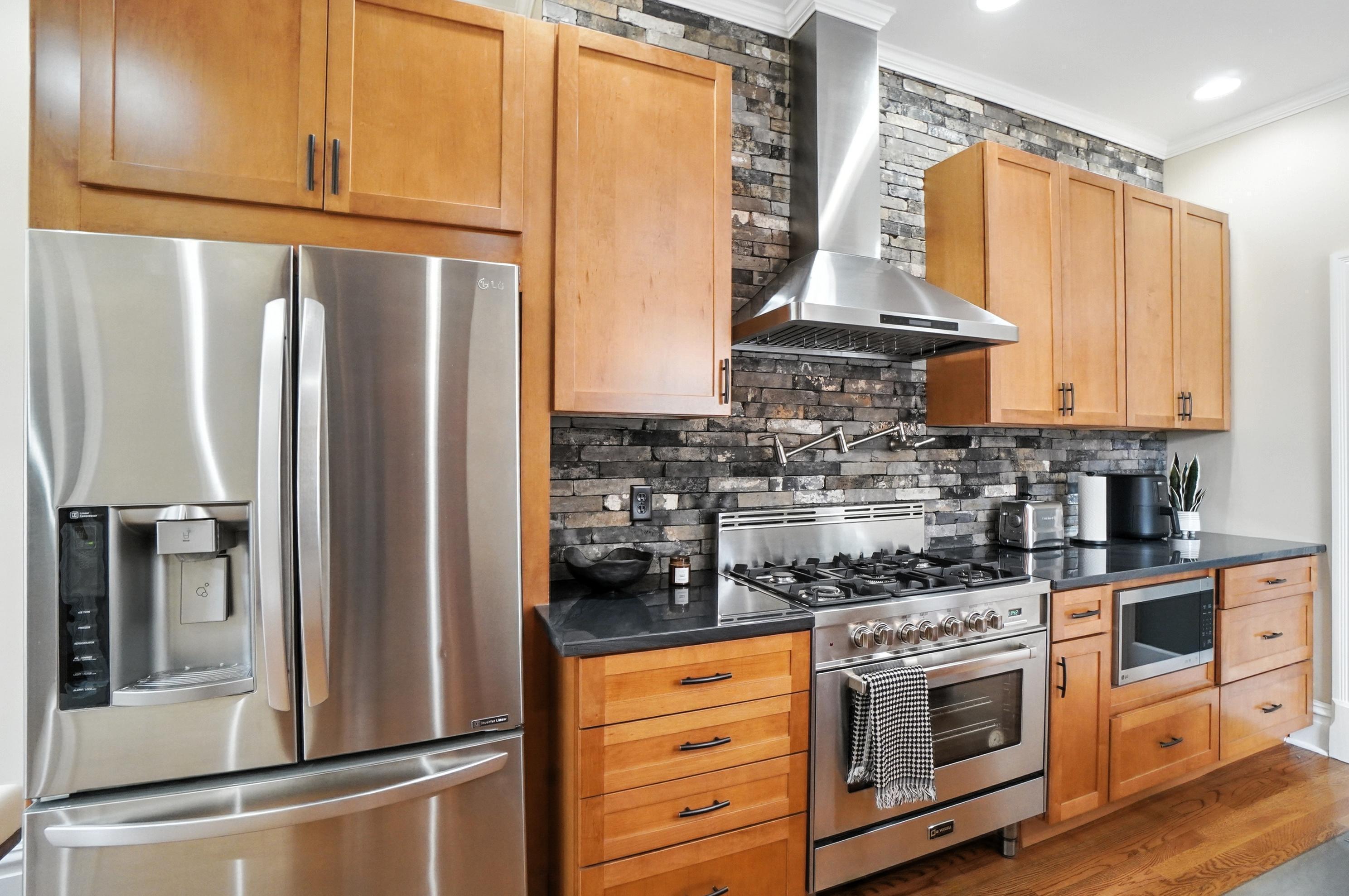 Columbus, Ohio, 43201, United States, 3 Bedrooms Bedrooms, ,4 BathroomsBathrooms,Residential,For Sale,1903753