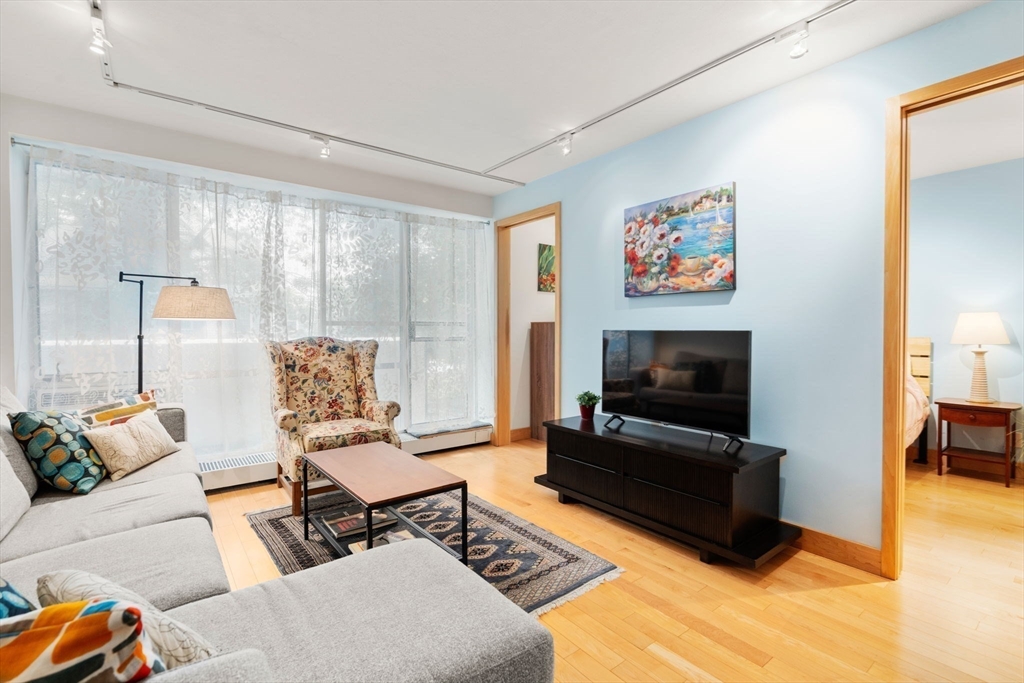 Cambridge, Massachusetts, 02138, United States, 1 Bedroom Bedrooms, ,1 BathroomBathrooms,Residential,For Sale,1856258