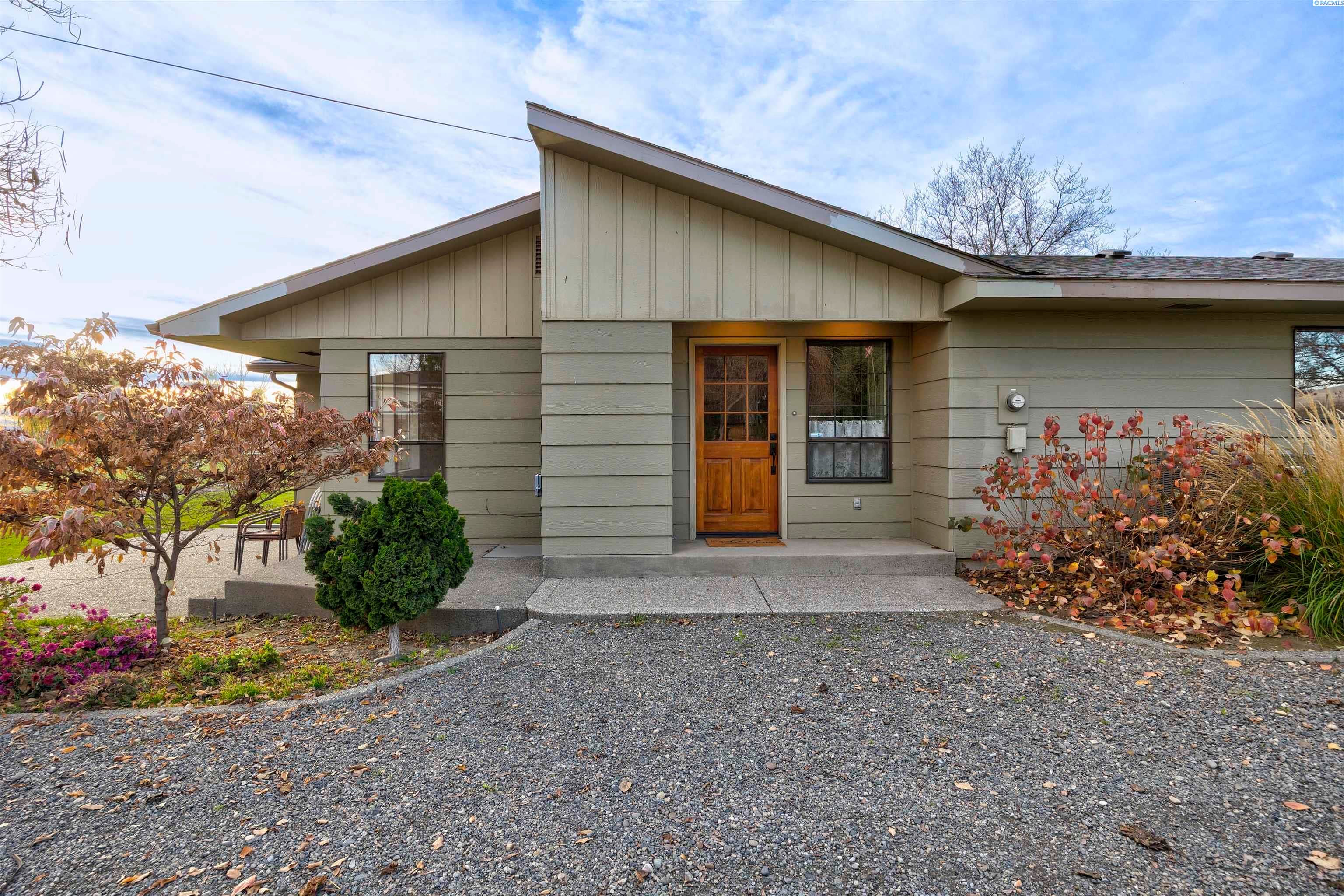 Sunnyside, Washington, 98944, United States, 3 Bedrooms Bedrooms, ,2 BathroomsBathrooms,Residential,For Sale,1998016