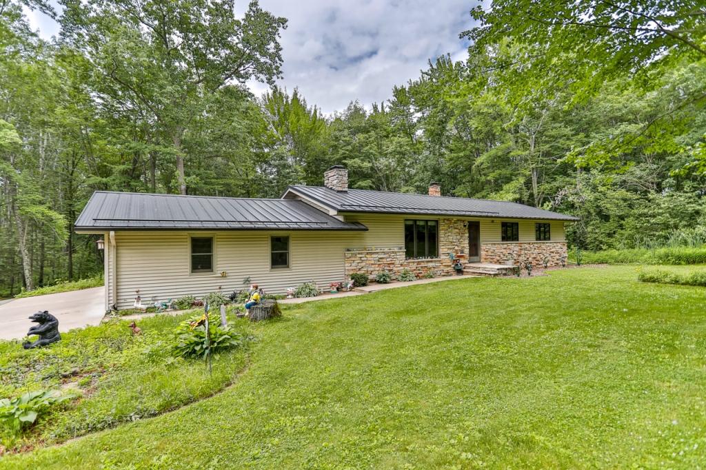 Wausau, Wisconsin, 54401, United States, 3 Bedrooms Bedrooms, ,3 BathroomsBathrooms,Residential,For Sale,1874102