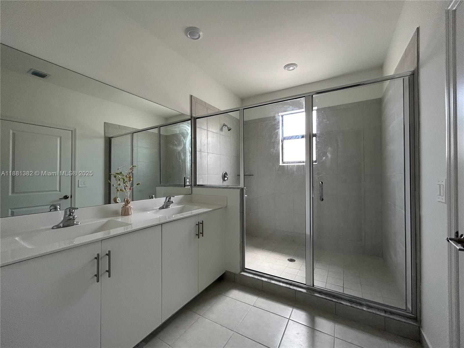 Homestead, Florida, 33032, United States, 5 Bedrooms Bedrooms, ,4 BathroomsBathrooms,Residential,For Sale,1961572