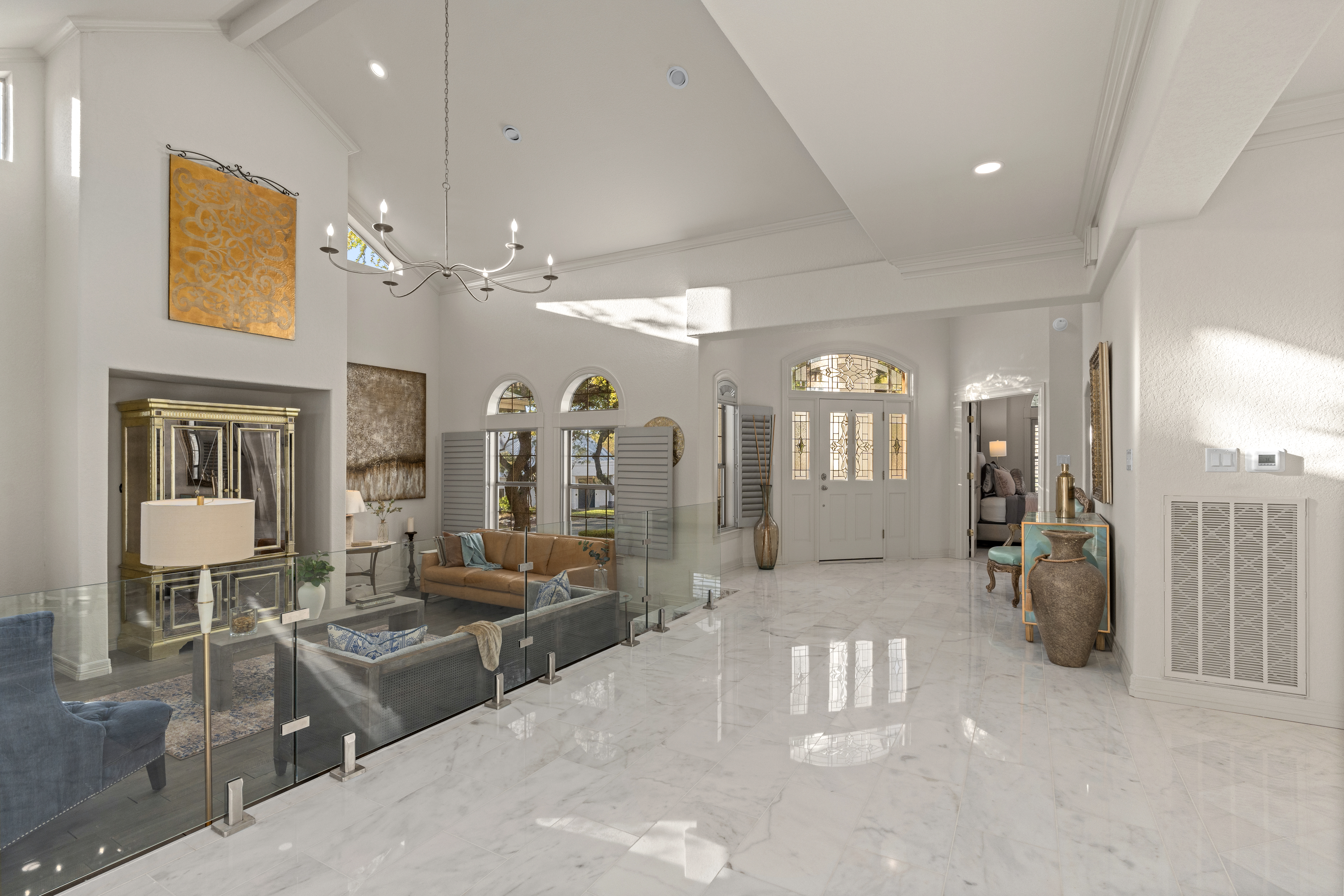  Updated Home with Captivating Interior Features - 物件實景