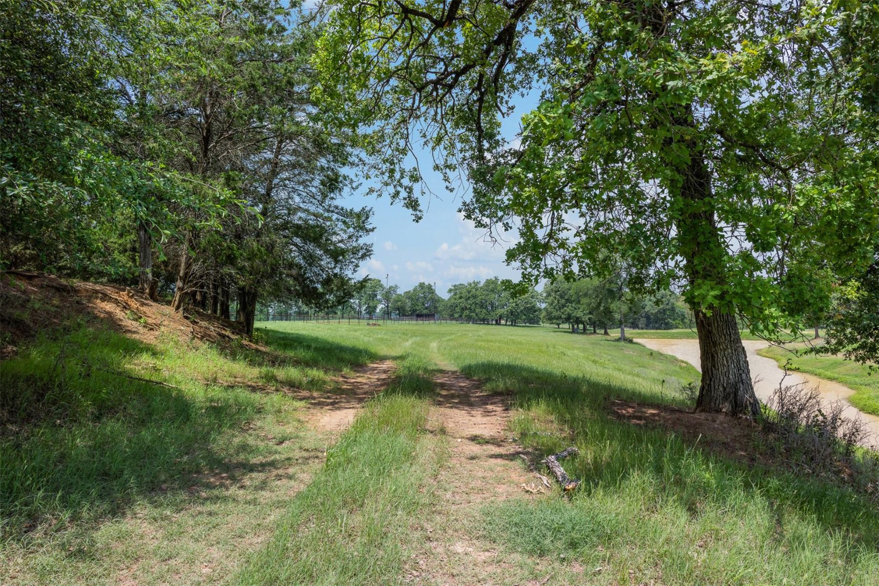  1016 County Road 306, Rockdale, TX 76567 - 物件實景