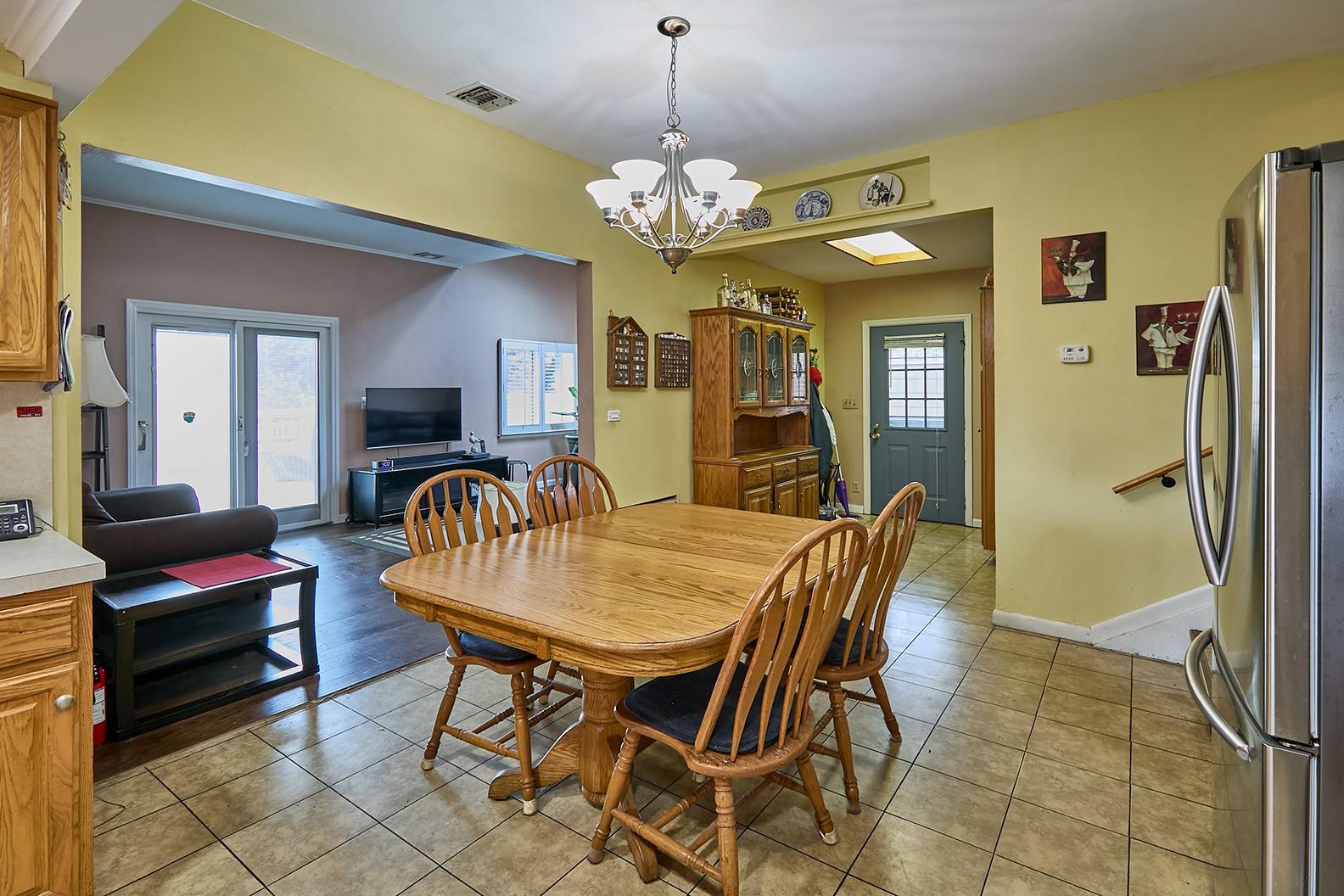 Merrick, New York, 11566, United States, 4 Bedrooms Bedrooms, ,2 BathroomsBathrooms,Residential,For Sale,1923596