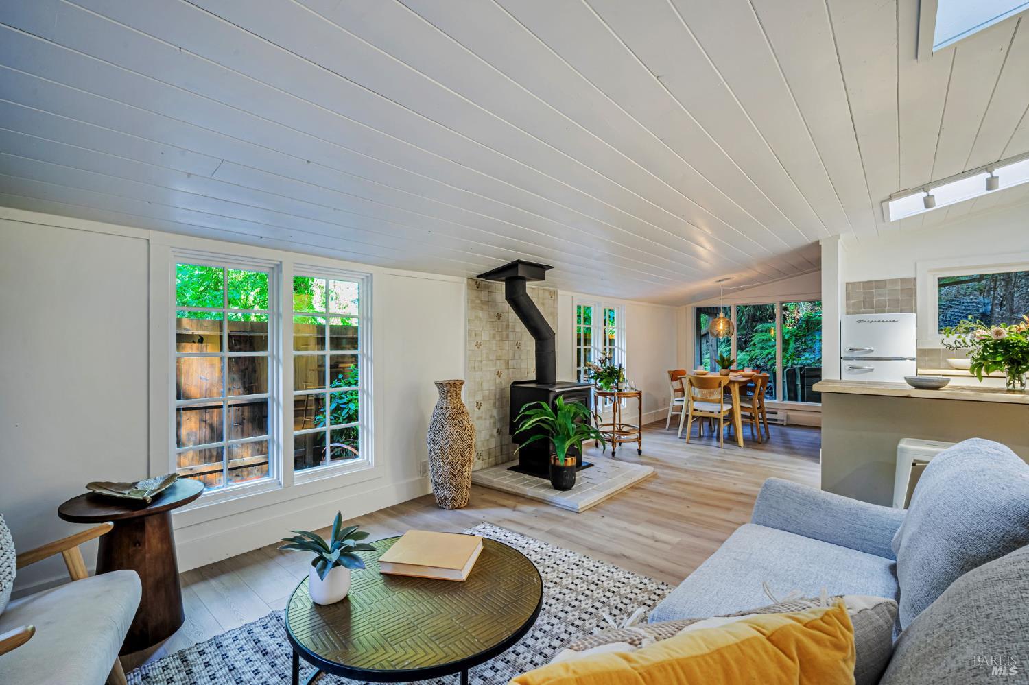 Cazadero, California, 95421, United States, 2 Bedrooms Bedrooms, ,2 BathroomsBathrooms,Residential,For Sale,1857736