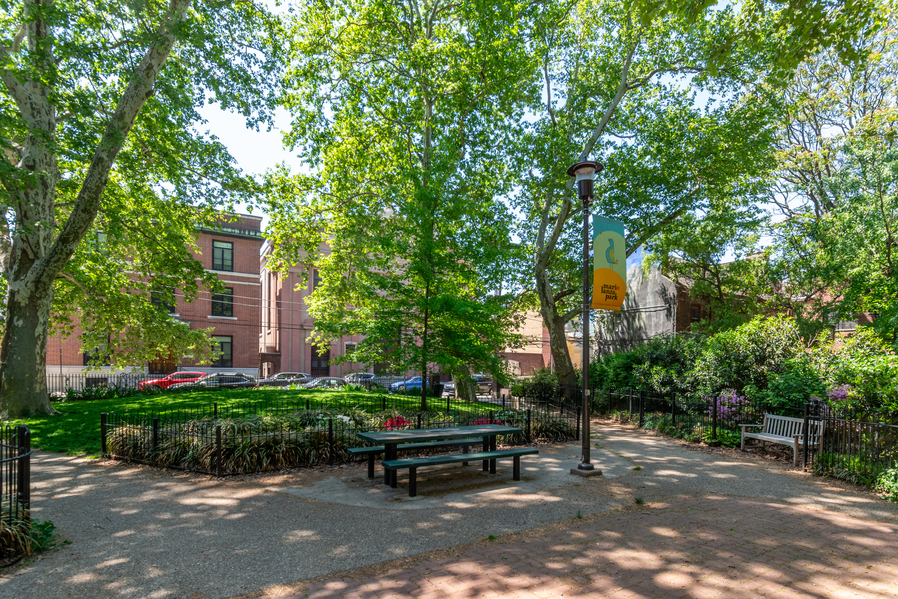  Vibrant Queen Village Gem - 物件實景