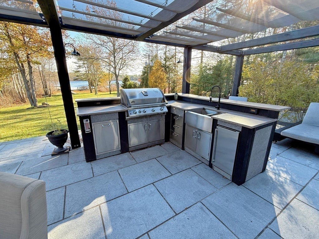 Carver, Massachusetts, 02330, United States, 5 Bedrooms Bedrooms, ,6 BathroomsBathrooms,Residential,For Sale,2005561