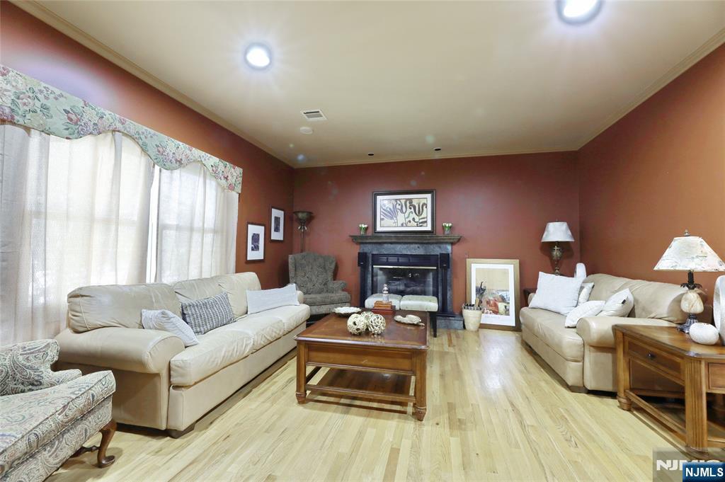 North Arlington, New Jersey, 07031, United States, 6 Bedrooms Bedrooms, ,4 BathroomsBathrooms,Residential,For Sale,1974124