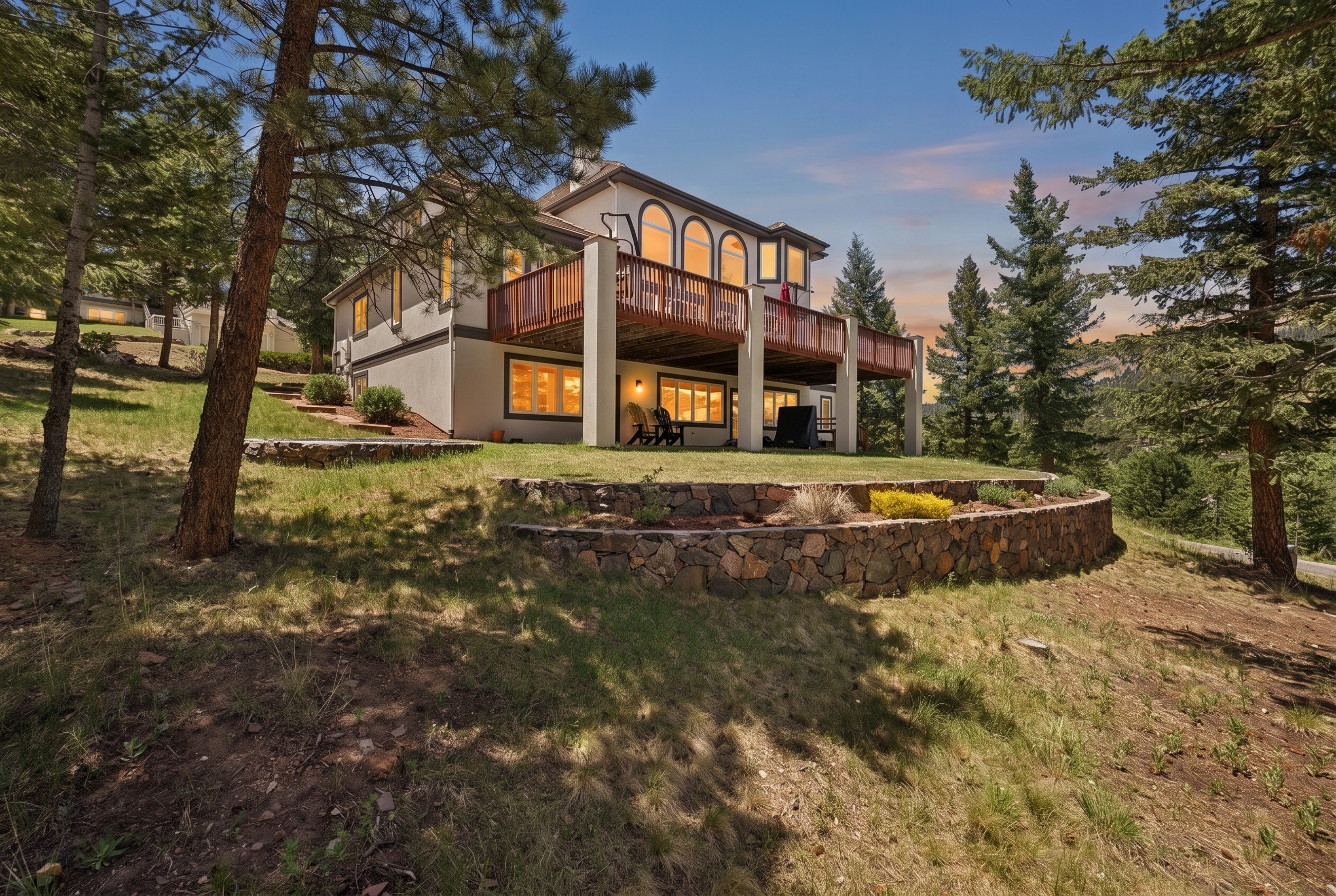  Mountain Contemporary in Highly Desirable Ridge at Hiwan - 物件實景