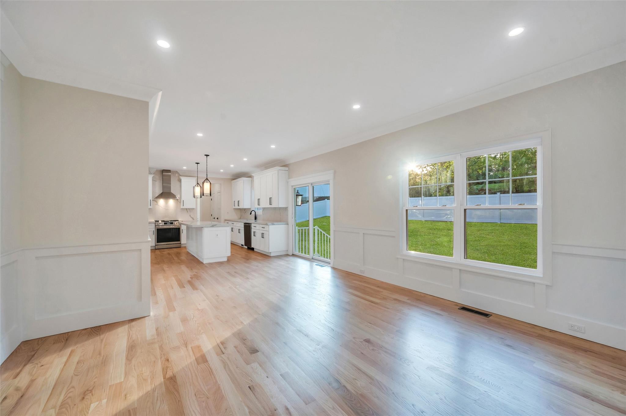 Smithtown, New York, 11787, United States, 4 Bedrooms Bedrooms, ,3 BathroomsBathrooms,Residential,For Sale,1796474