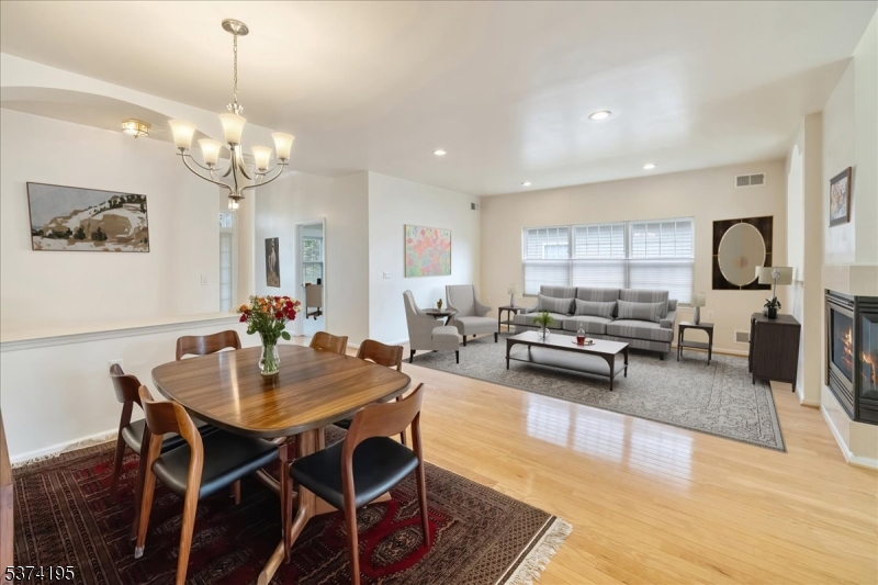 Franklin Twp., New Jersey, 08873, United States, 3 Bedrooms Bedrooms, ,2 BathroomsBathrooms,Residential,For Sale,1908431