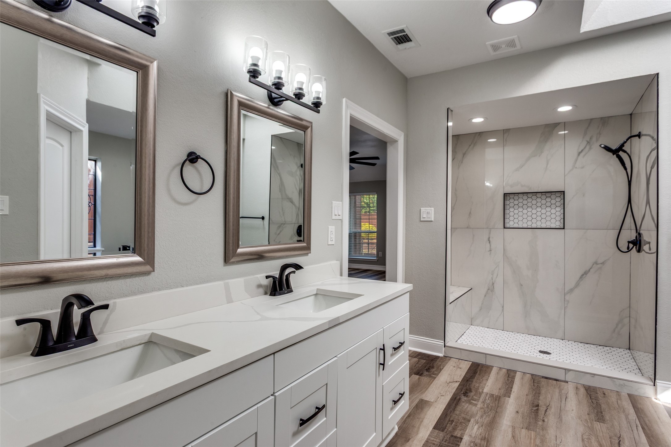 Arlington, Texas, 76013, United States, 4 Bedrooms Bedrooms, ,5 BathroomsBathrooms,Residential,For Sale,1967693