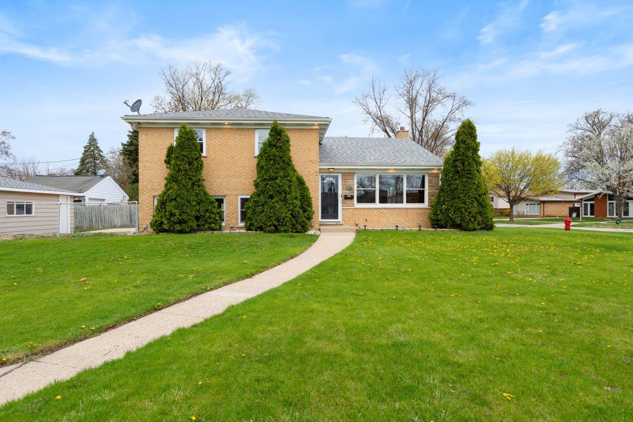 Des Plaines, Illinois, 60016, United States, 4 Bedrooms Bedrooms, ,2 BathroomsBathrooms,Residential,For Sale,1826836