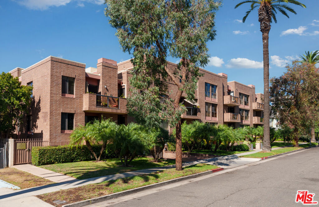 Beverly Hills, California, 90211, United States, 2 Bedrooms Bedrooms, ,2 BathroomsBathrooms,Residential,For Sale,1980744