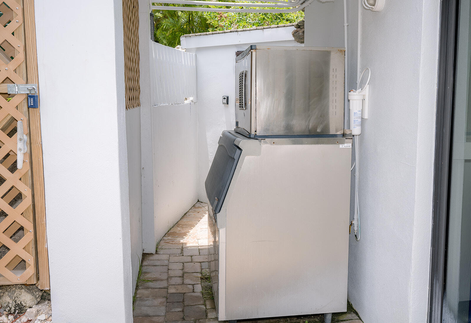 KEY LARGO, Florida, 33037, United States, 2 Bedrooms Bedrooms, ,2 BathroomsBathrooms,Residential,For Sale,1995585