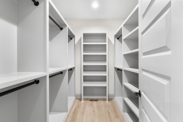 Cumberland Furnace, Tennessee, 37051, United States, 4 Bedrooms Bedrooms, ,3 BathroomsBathrooms,Residential,For Sale,2006360