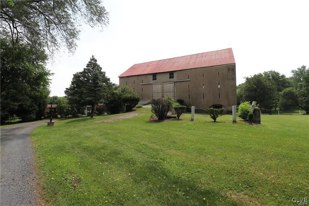 Whitehall Twp, Pennsylvania, 18052, United States, 6 Bedrooms Bedrooms, ,4 BathroomsBathrooms,Residential,For Sale,1931733
