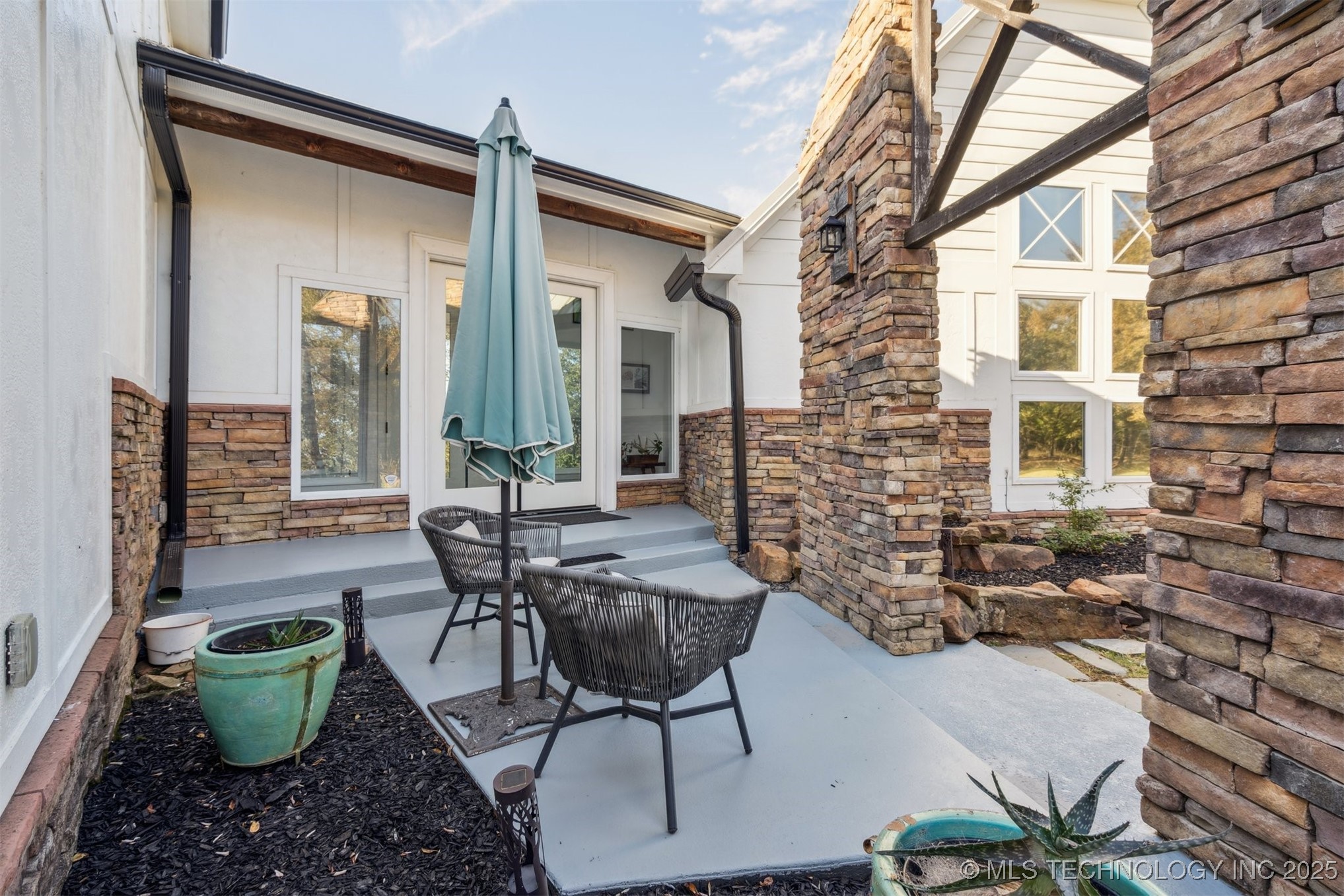 Stigler, Oklahoma, 74462, United States, 5 Bedrooms Bedrooms, ,3 BathroomsBathrooms,Residential,For Sale,2001664